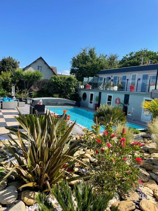 La Piscine Hotel
